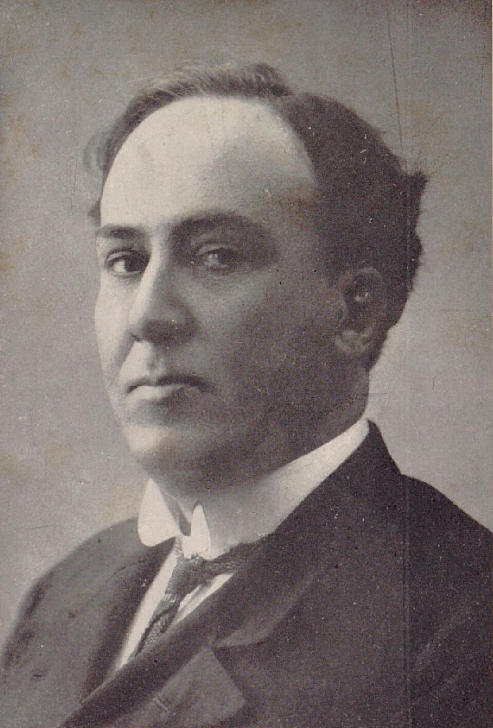 Retrato en blanco y negro de Antonio Machado publicado en 1928